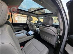 Jeep Grand Wagoneer